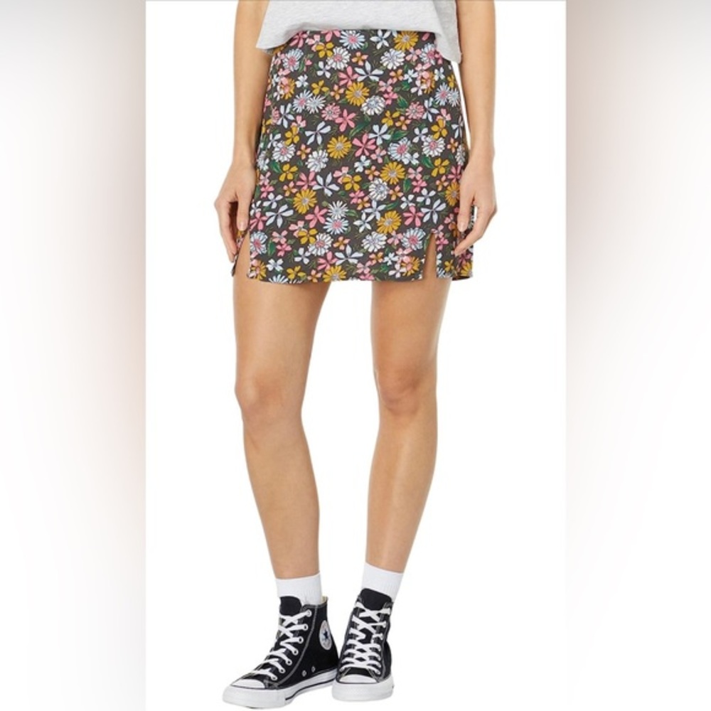 Volcom Happy Dazee Skirt size Medium / 8